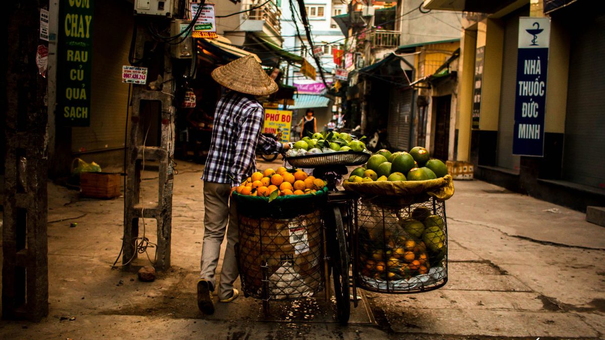 Breakfast traders in the side streets of Hanoi – photo essay