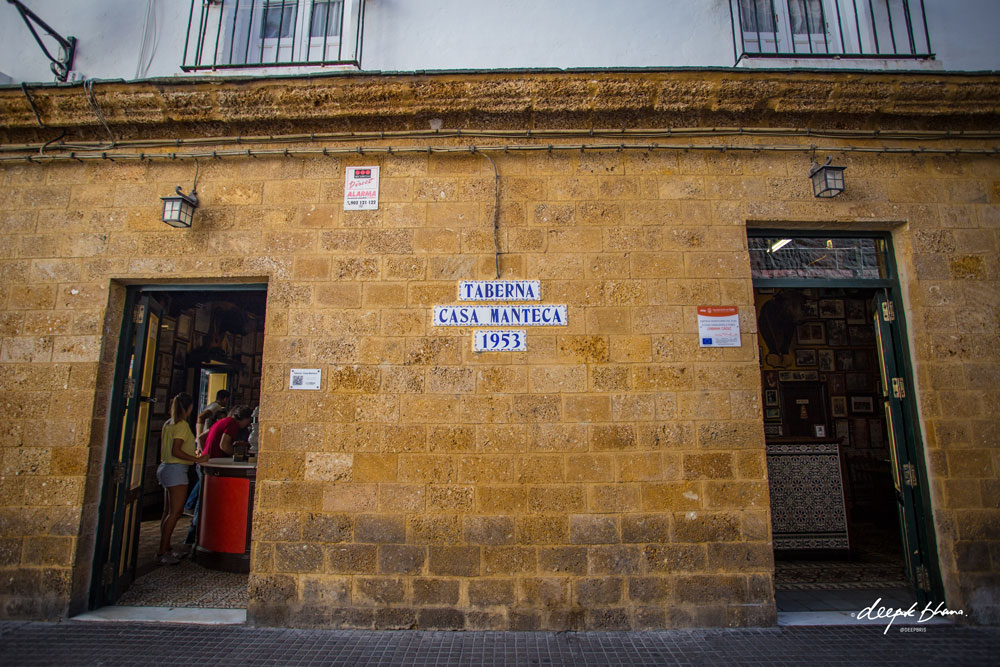 Cadiz-Spain-street-bar-taberna