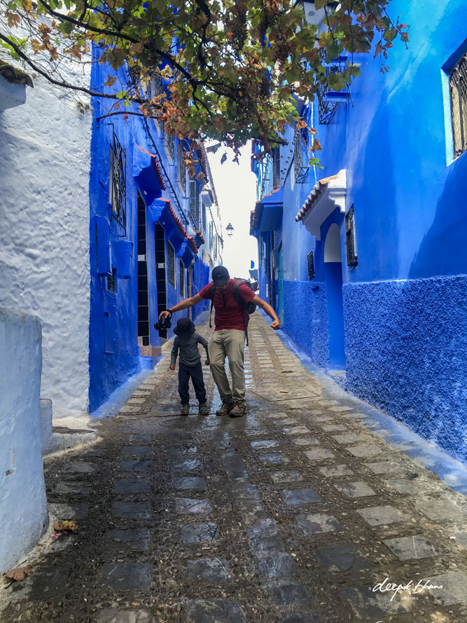 Todayfarer-family-CHefchaouen-Morocco with kids-playing-street-Hulk