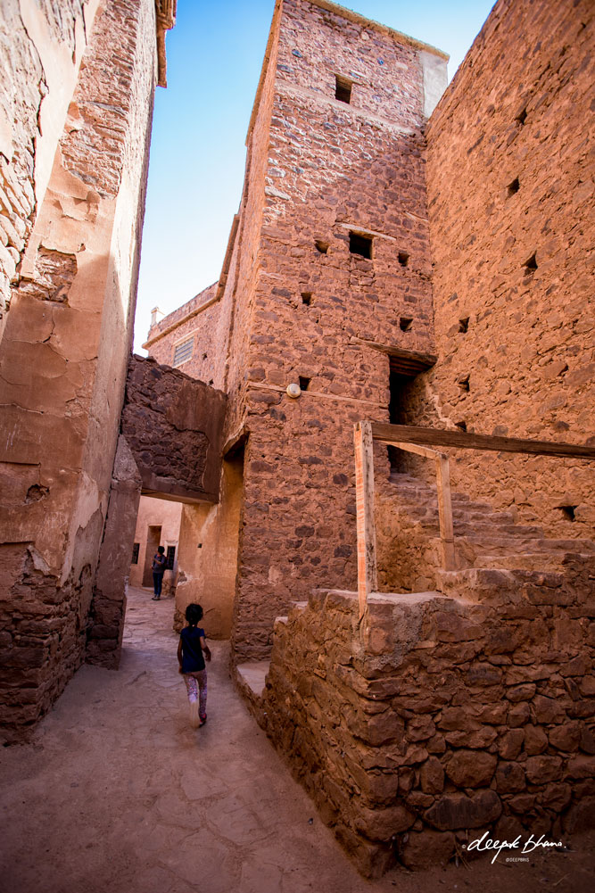Todayfarer-family-the-Telouet_Kasbah-Morocco-outside-ruin