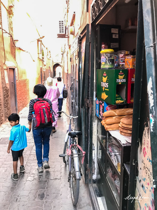 todayfarer-family-moroccan-food-bread-street-shop