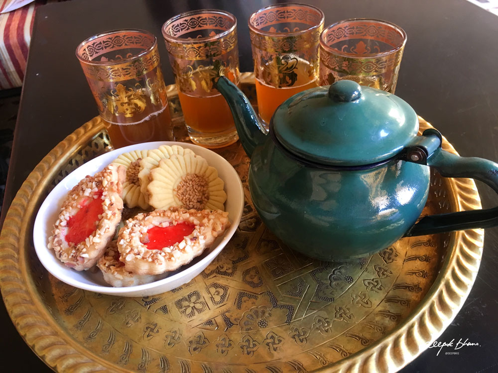 Todayfarer-Morocco-food-mint-tea-glasses-biscuits